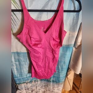 NEW 🆕️🎀 Ruby Ribbon Size 38 Second Skin Cami Fushia